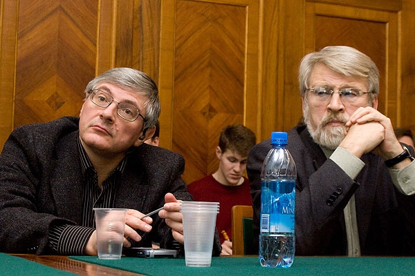 Профессора Вышки Александр Филиппов (слева) и Алексей Руткевич (справа)