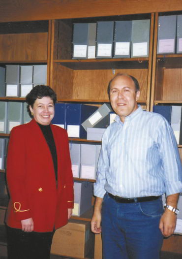 В архиве Гуверовского института с директором архива Энн ван Камп, 1995
